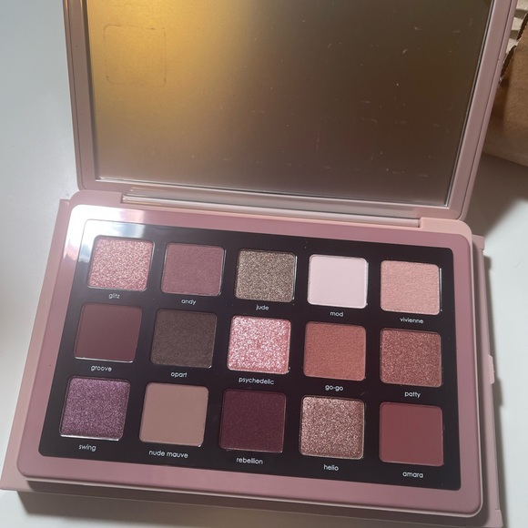 Natasha Denona retro eyeshadow palette - Picture 3 of 3